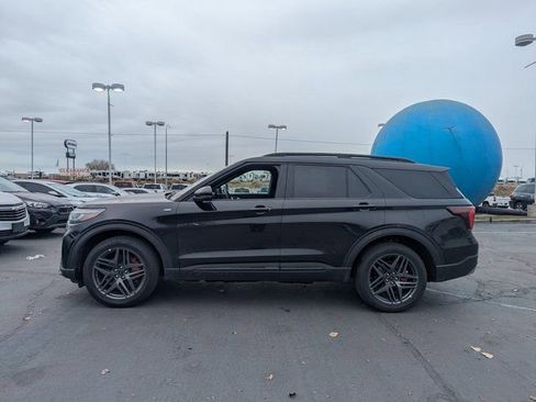 Used 2025 Ford Explorer ST-Line w/ ST-Line Street Pack image 6