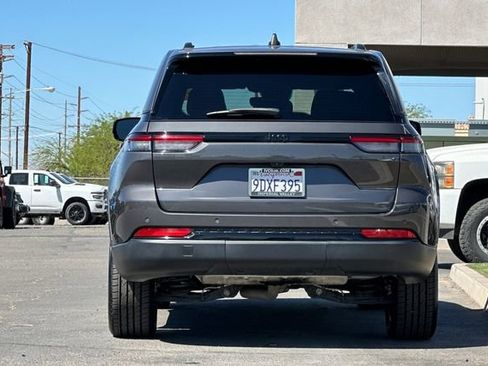 Certified 2023 Jeep Grand Cherokee Altitude image 4