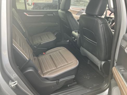 New 2026 GMC Acadia Denali Ultimate w/ LPO, Floor Liner Package image 17
