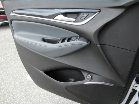 Used 2022 Buick Enclave Essence w/ Sport Touring Edition image 26