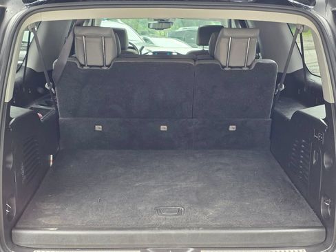 Used 2018 Chevrolet Suburban LT w/ Luxury Package AWD/4WD image 16