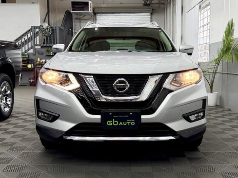 Used 2019 Nissan Rogue SL image 2