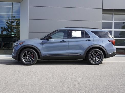 Used 2025 Ford Explorer ST w/ Sun And Sound Package AWD/4WD image 8