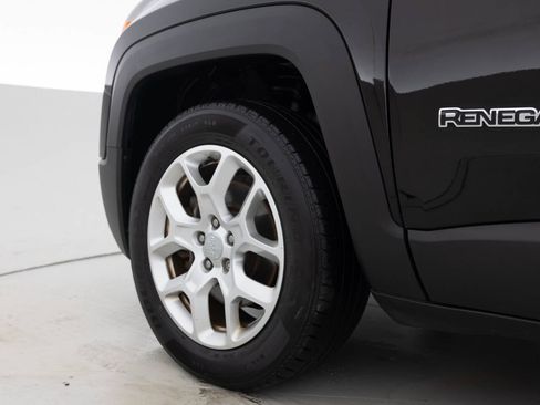 Used 2016 Jeep Renegade Latitude FWD image 17