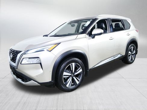 Used 2021 Nissan Rogue Platinum image 3