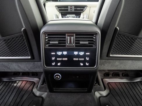 Certified 2025 Porsche Cayenne GTS AWD/4WD image 21