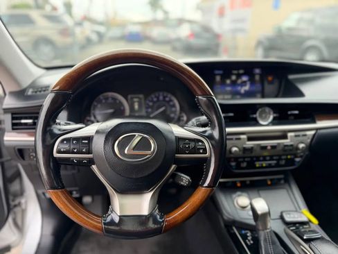 Used 2016 Lexus ES 350 w/ Navigation System Package image 50