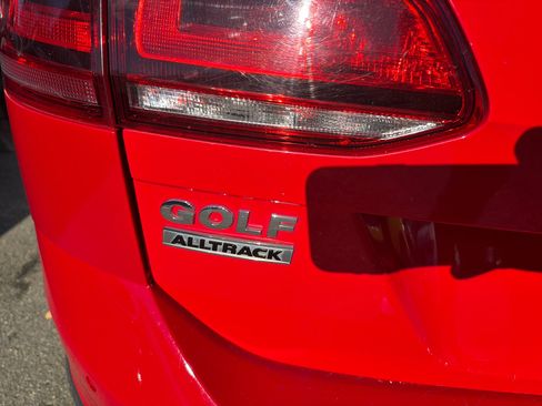 Used 2017 Volkswagen Golf Alltrack SEL image 10