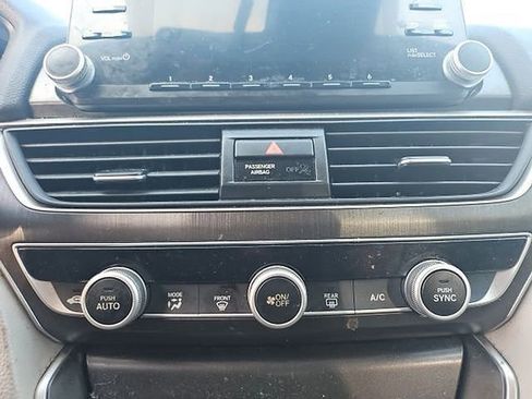 Used 2018 Honda Accord LX image 8