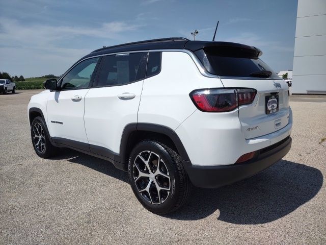 Used 2024 Jeep Compass Limited AWD/4WD image 3