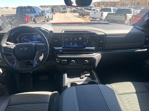 Used 2024 Chevrolet Silverado 2500 ZR2 w/ Technology Package image 8