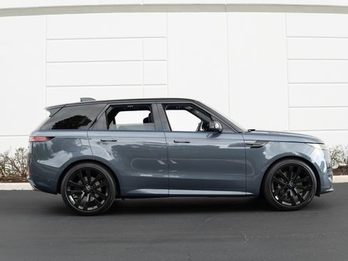 Used 2023 Land Rover Range Rover Sport First Edition image 11