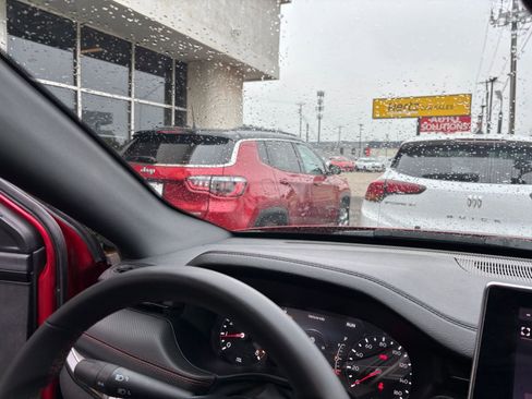 Used 2025 Jeep Compass Trailhawk AWD/4WD image 33
