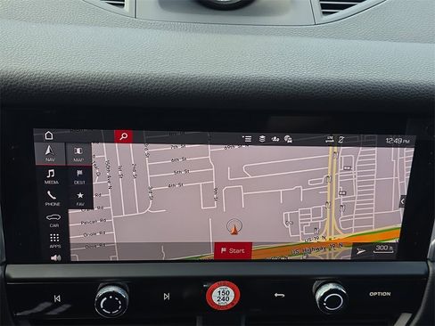 Used 2025 Porsche Macan image 28