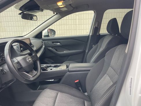 Used 2025 Nissan Rogue SV FWD image 9