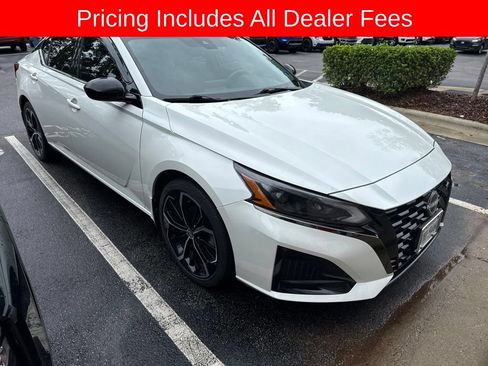 Certified 2023 Nissan Altima 2.5 SR AWD/4WD image 1