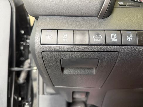 Used 2024 Toyota Camry SE FWD image 29