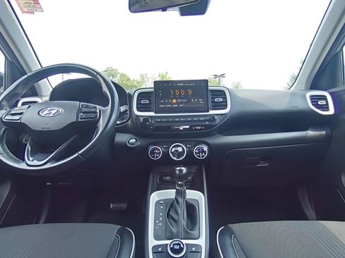 Certified 2022 Hyundai Venue Limited image 25