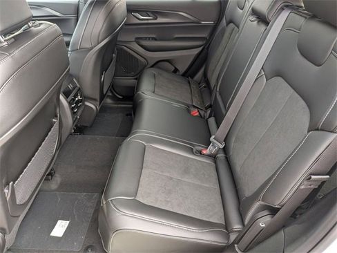 New 2025 Jeep Grand Cherokee Altitude image 25