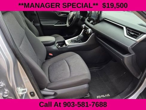 Used 2021 Toyota RAV4 XLE image 11