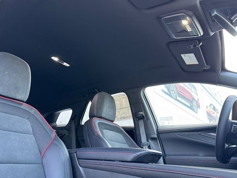 New 2025 Chevrolet Blazer EV RS image 17