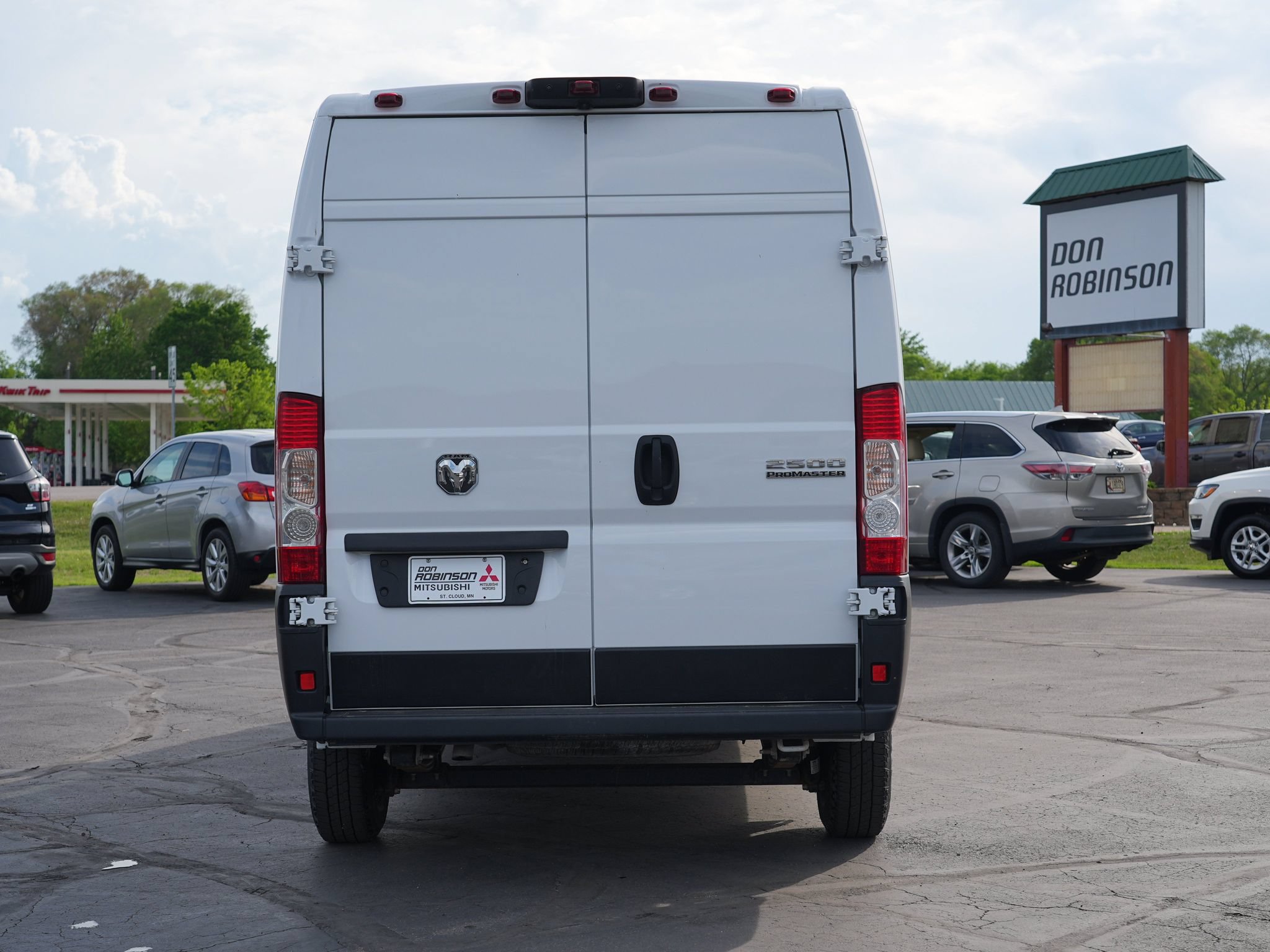 Used 2024 RAM ProMaster 2500 w/ Convenience Group FWD image 4