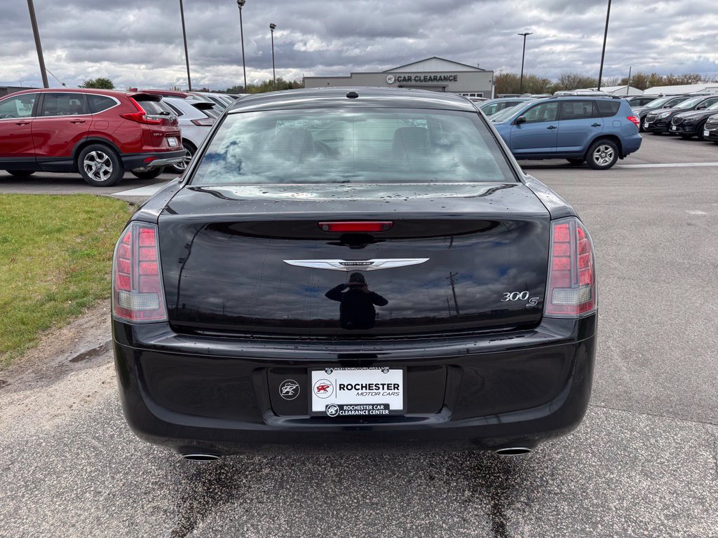 Used 2014 Chrysler 300 S RWD image 40