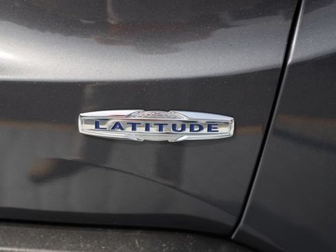 Used 2022 Jeep Renegade Latitude w/ Convenience Group AWD/4WD image 49