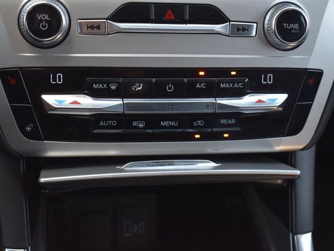 Used 2021 Ford Explorer XLT w/ Equipment Group 202A AWD/4WD image 9