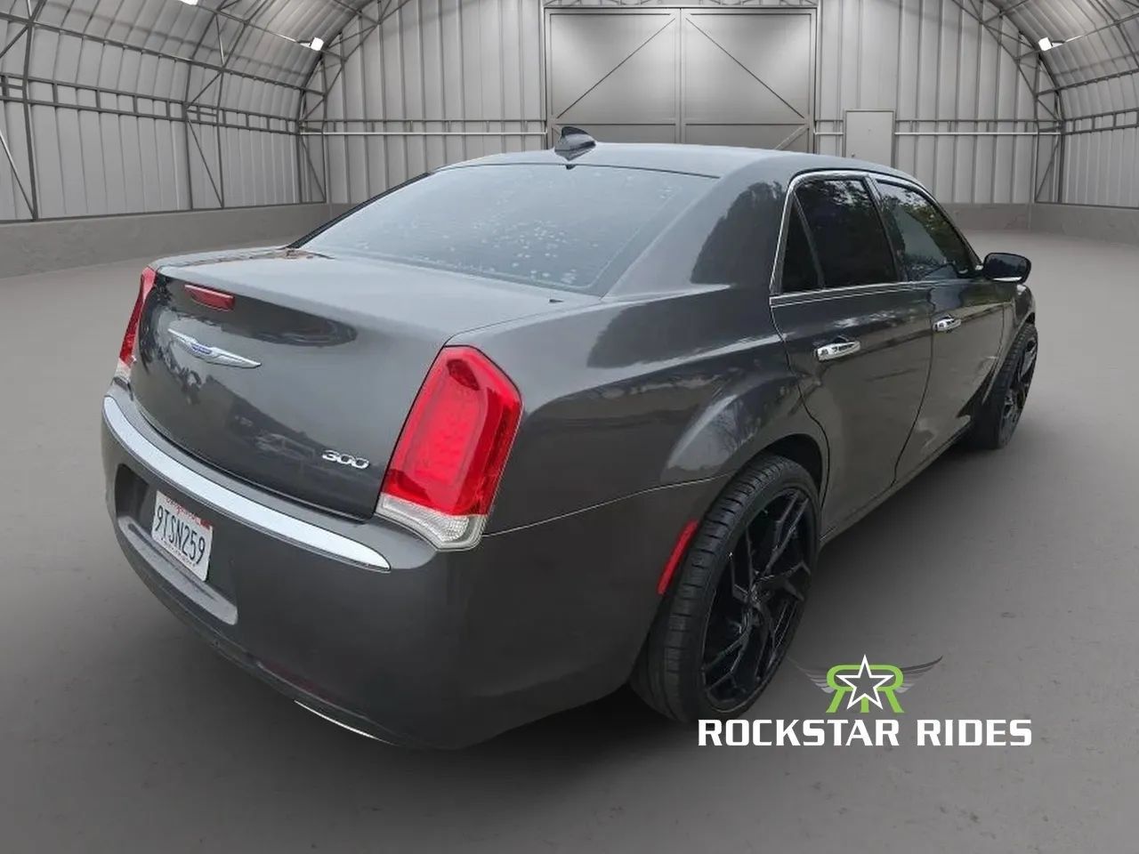 Used 2019 Chrysler 300 Limited AWD/4WD image 2
