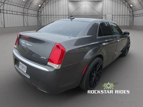 Used 2019 Chrysler 300 Limited AWD/4WD image 2