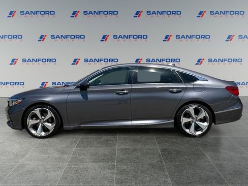 Used 2018 Honda Accord Touring image 2