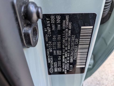 Used 2025 Hyundai Venue SEL FWD image 34