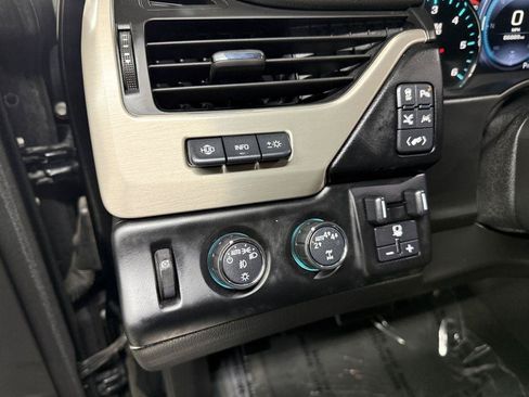 Used 2018 GMC Yukon XL Denali w/ Enhanced Security Package AWD/4WD image 18