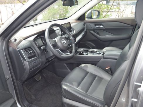 Used 2023 Nissan Rogue SV w/ SV Premium B Package image 4