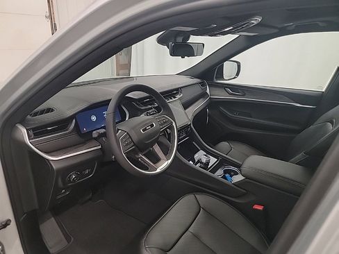 New 2025 Jeep Grand Cherokee L Limited w/ Luxury Tech Group II image 14