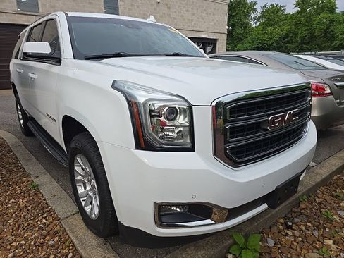Used 2020 GMC Yukon XL SLT AWD/4WD image 2