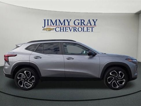 New 2026 Chevrolet Trax RS w/ Sunroof Package image 2