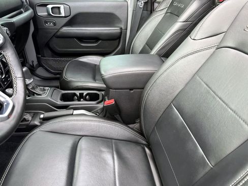 Used 2023 Jeep Wrangler Unlimited Sahara w/ Cold Weather Group image 12