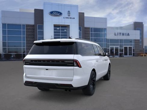 New 2026 Lincoln Navigator L Reserve AWD/4WD image 8