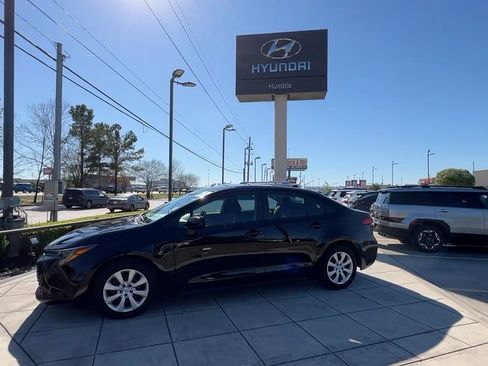 Used 2023 Toyota Corolla LE image 5