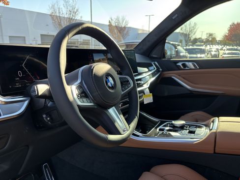 Used 2026 BMW X5 xDrive40i w/ M Sport Package AWD/4WD image 16
