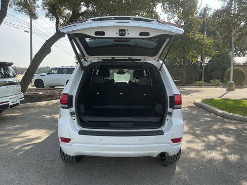 Used 2022 Jeep Grand Cherokee Laredo X image 29