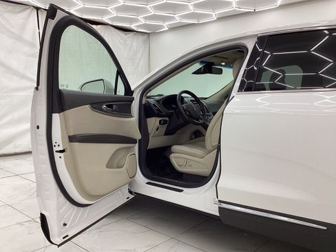 Used 2017 Lincoln MKX Reserve w/ Lincoln MKX Climate Package AWD/4WD image 16
