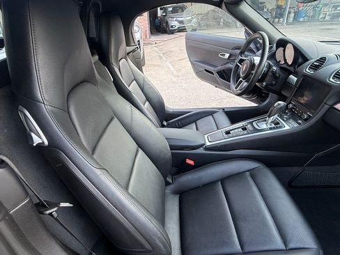Used 2018 Porsche 718 Boxster RWD image 14