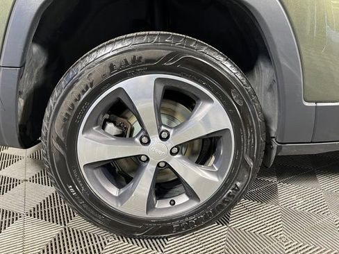 Certified 2019 Jeep Cherokee Limited w/ Trailer Tow Group AWD/4WD image 15