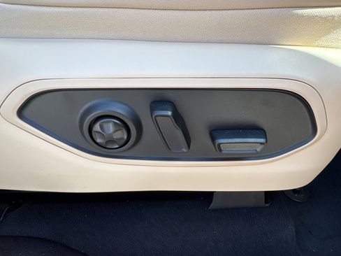 Used 2024 Jeep Grand Cherokee L Limited w/ Luxury Tech Group II image 17