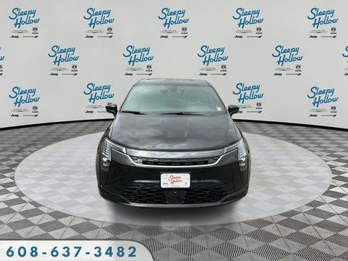 New 2027 Chrysler Pacifica Limited AWD/4WD image 2