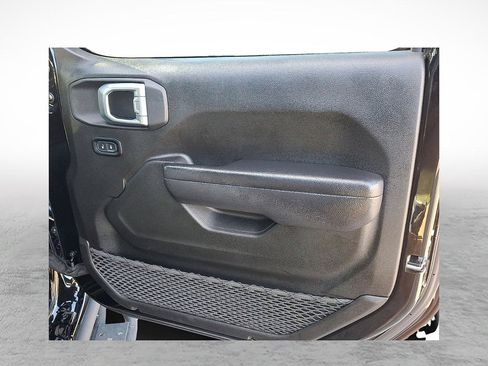 Used 2024 Jeep Wrangler Unlimited image 10