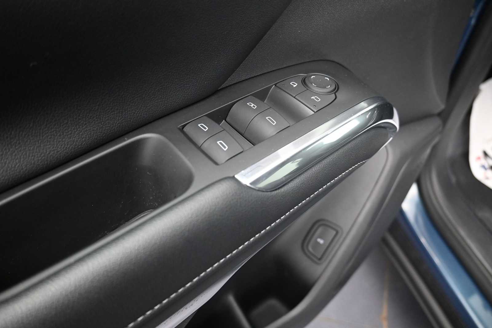Used 2024 Chevrolet Traverse LT w/ Midnight/Sport Edition AWD/4WD image 14